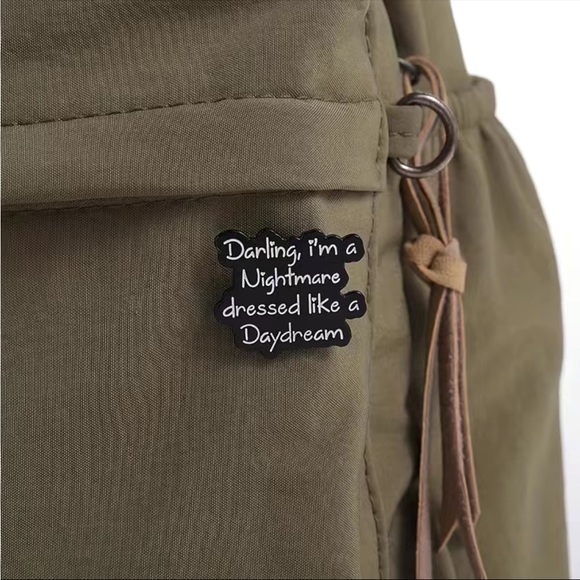 Taylor Swift Pin - Picture 7 of 8